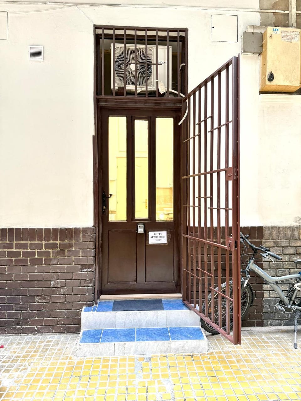 Facade/entrance