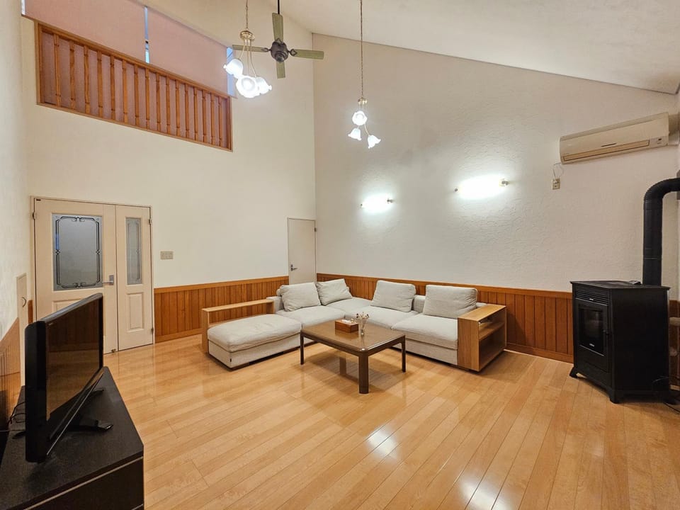 TV and multimedia, Living room, Seating area