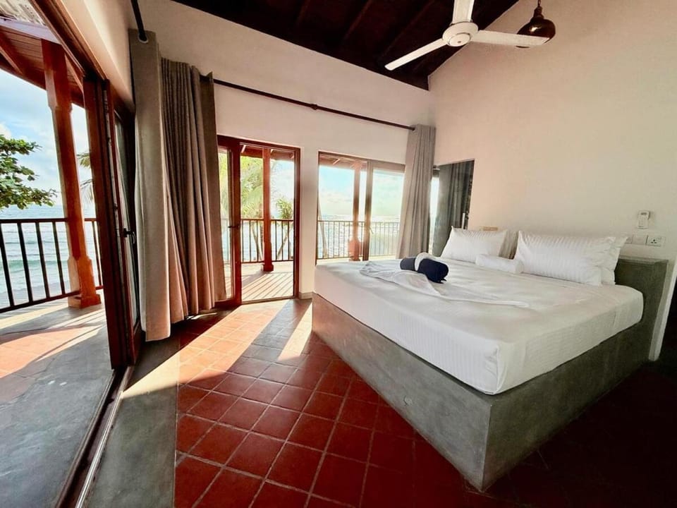 Balcony/Terrace, Photo of the whole room, Bedroom, Sea view, towels