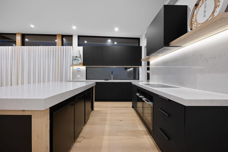 Kitchen or kitchenette, oven, stove
