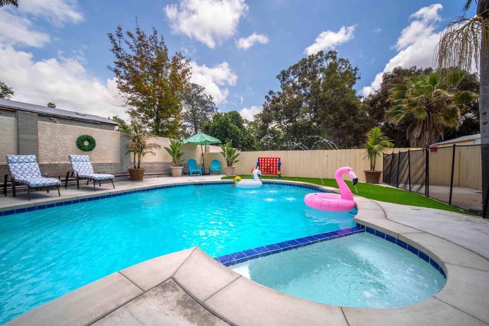 Hot Tub, Swimming pool