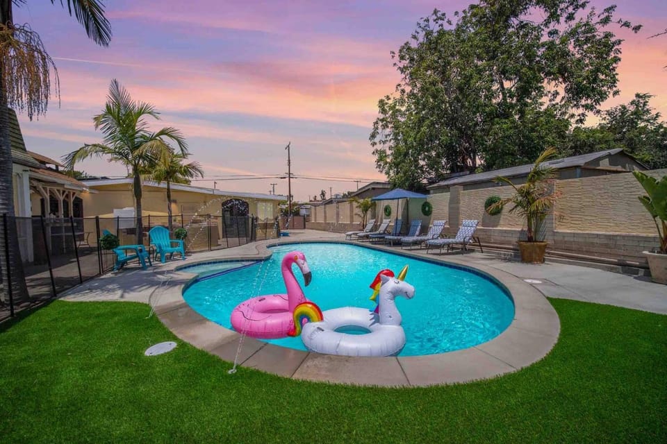 Hot Tub, Swimming pool