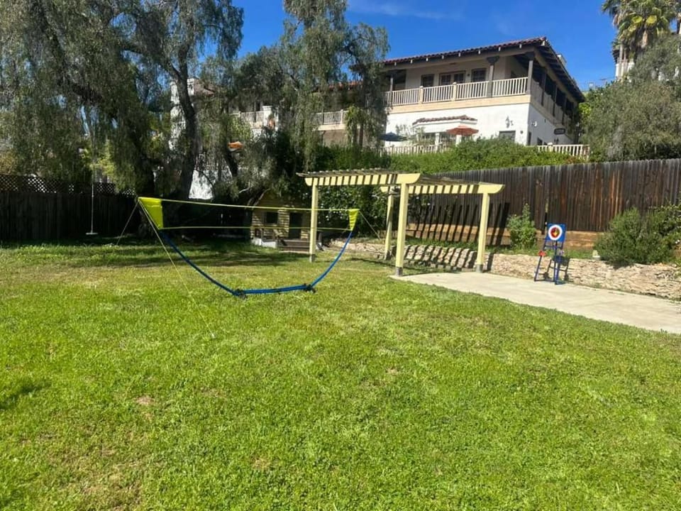 3BR Home w/Big Yard, Close to Shops & Attractions House in Point Loma