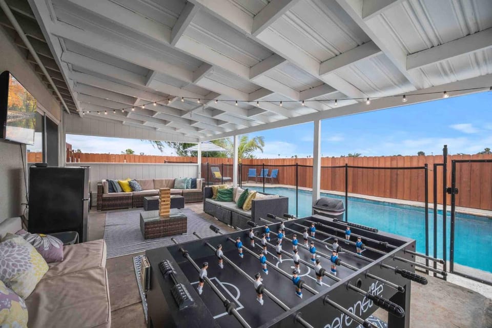 Patio, Garden, Seating area, Entertainment