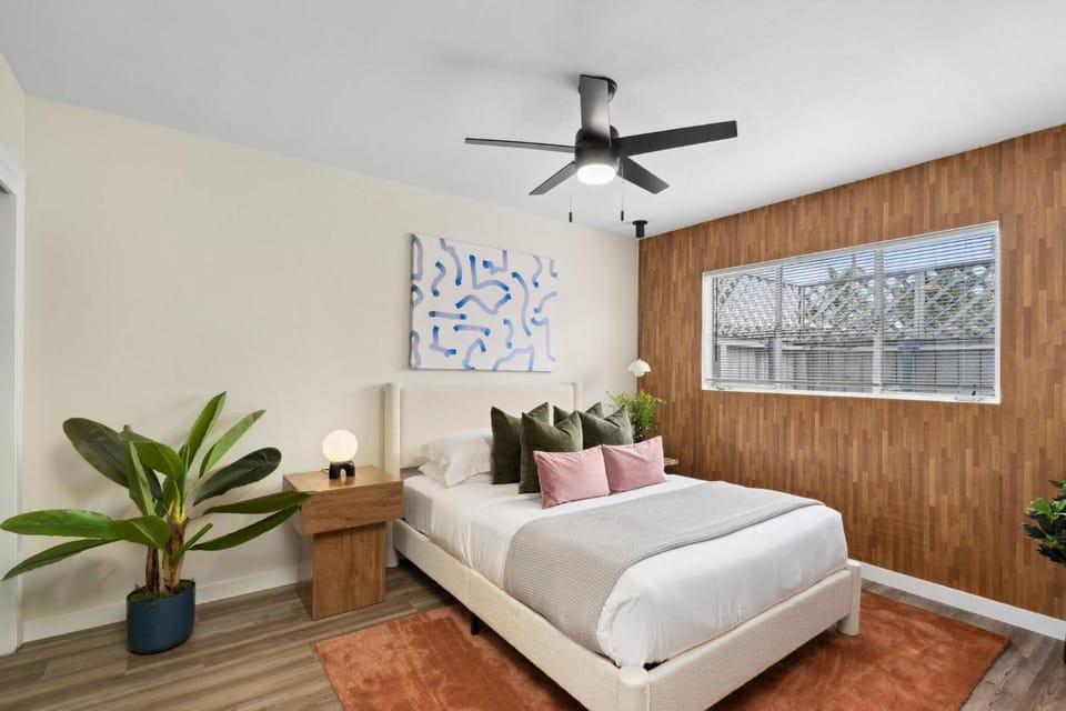 Day, Photo of the whole room, Bedroom
