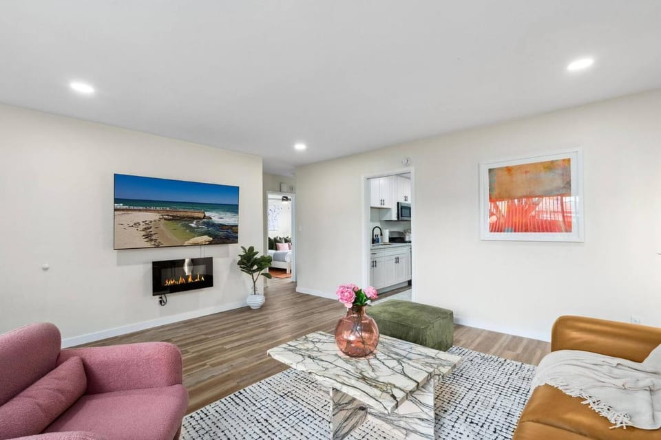 TV and multimedia, Living room, Seating area, fireplace