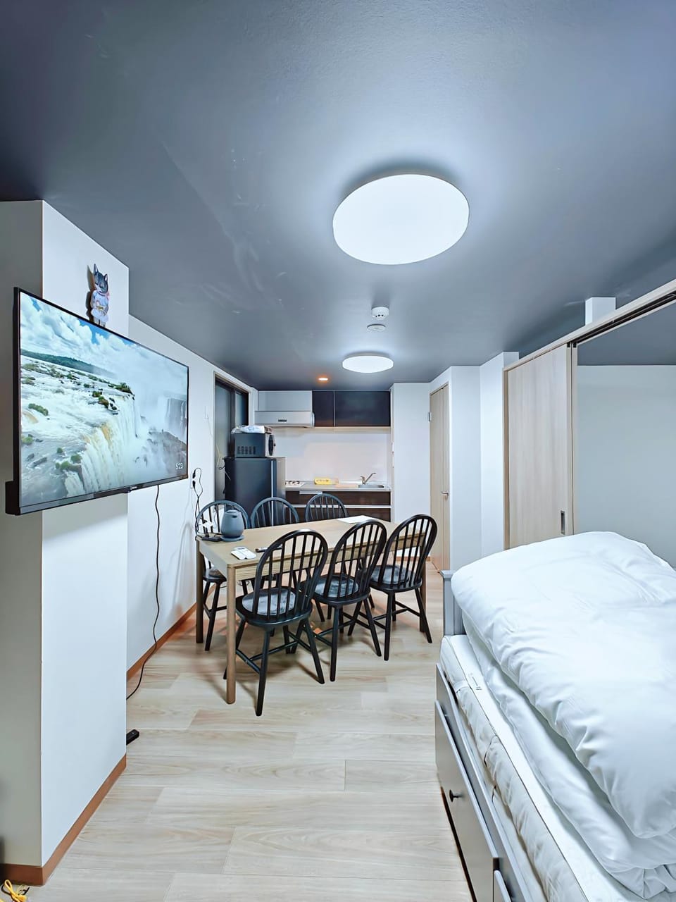 Bed, TV and multimedia, Living room, Photo of the whole room, Seating area, Dining area, bunk bed