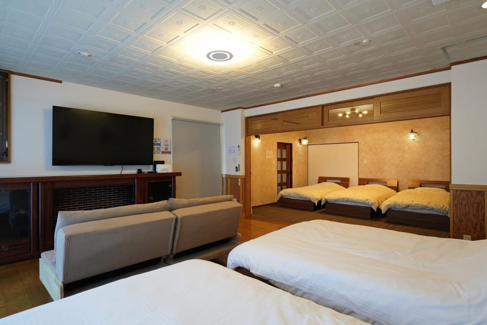 TV and multimedia, Photo of the whole room, Bedroom