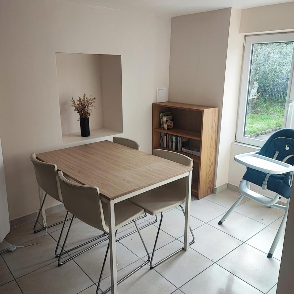 Cozy house, small garden and parking, train station on foot House in Île-de-France