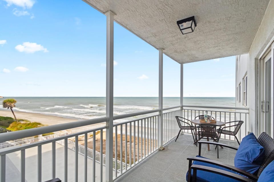 Patio, Day, View (from property/room), Balcony/Terrace, Balcony/Terrace, Seating area, Dining area, Beach, Sea view