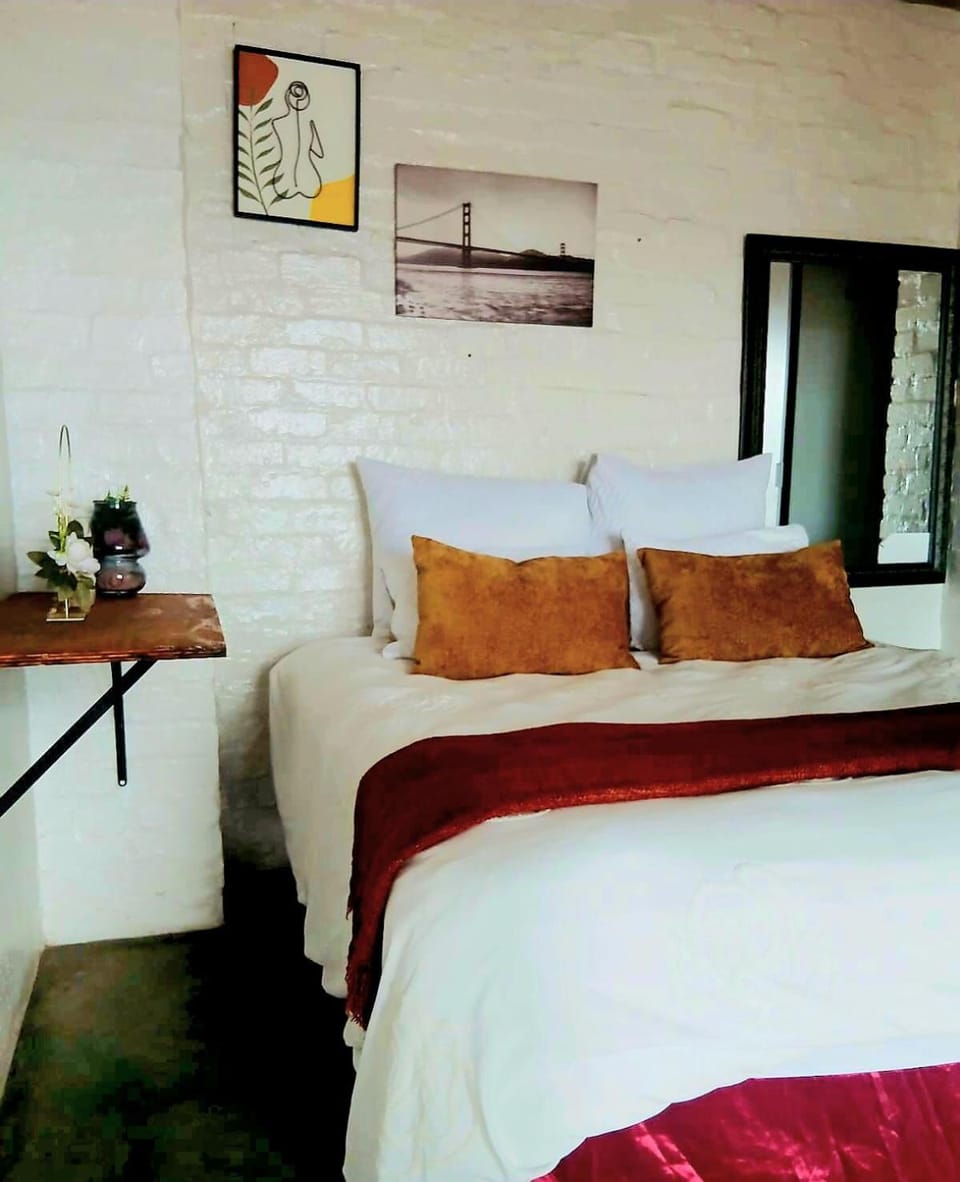 Cozy Comfort Maboneng bnb Apartment in Johannesburg