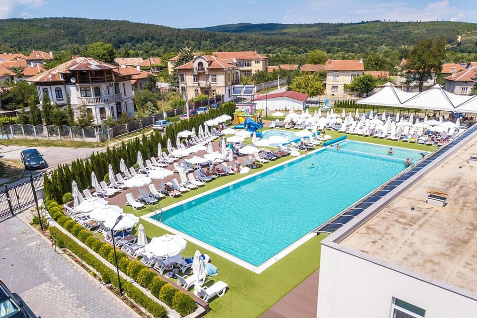 Day, Natural landscape, Bird's eye view, Swimming pool, sunbed