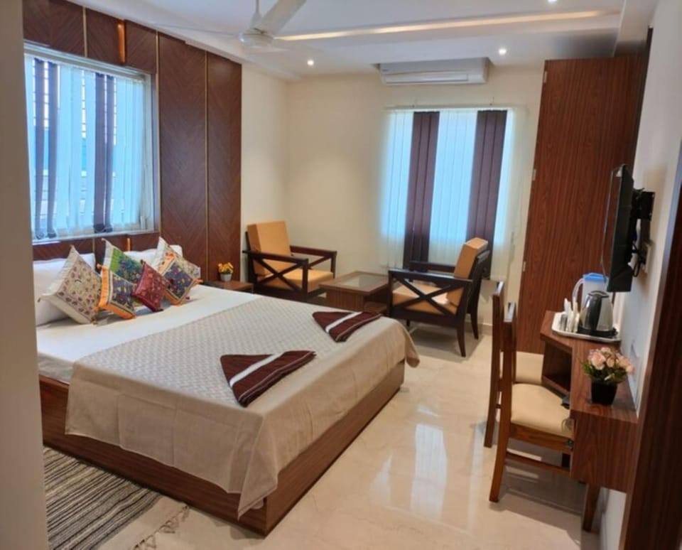 Bedroom, wardrobe