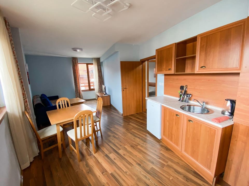 Kitchen or kitchenette, Dining area, internet, pet friendly, stove