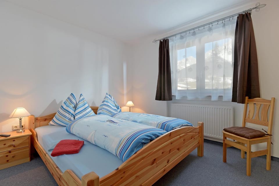 Bed, Living room, Bedroom