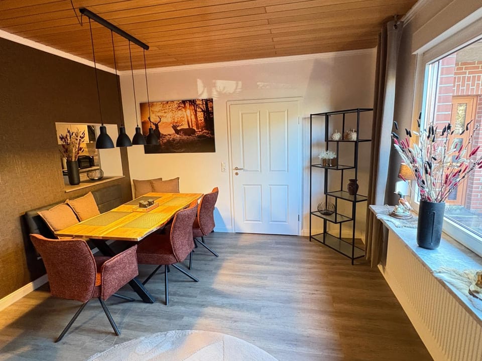 Living room, Seating area, Dining area