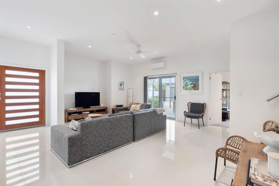 65 McLeod Rd Middleton Pet Friendly Wi-Fi - No Linen Included House in Middleton