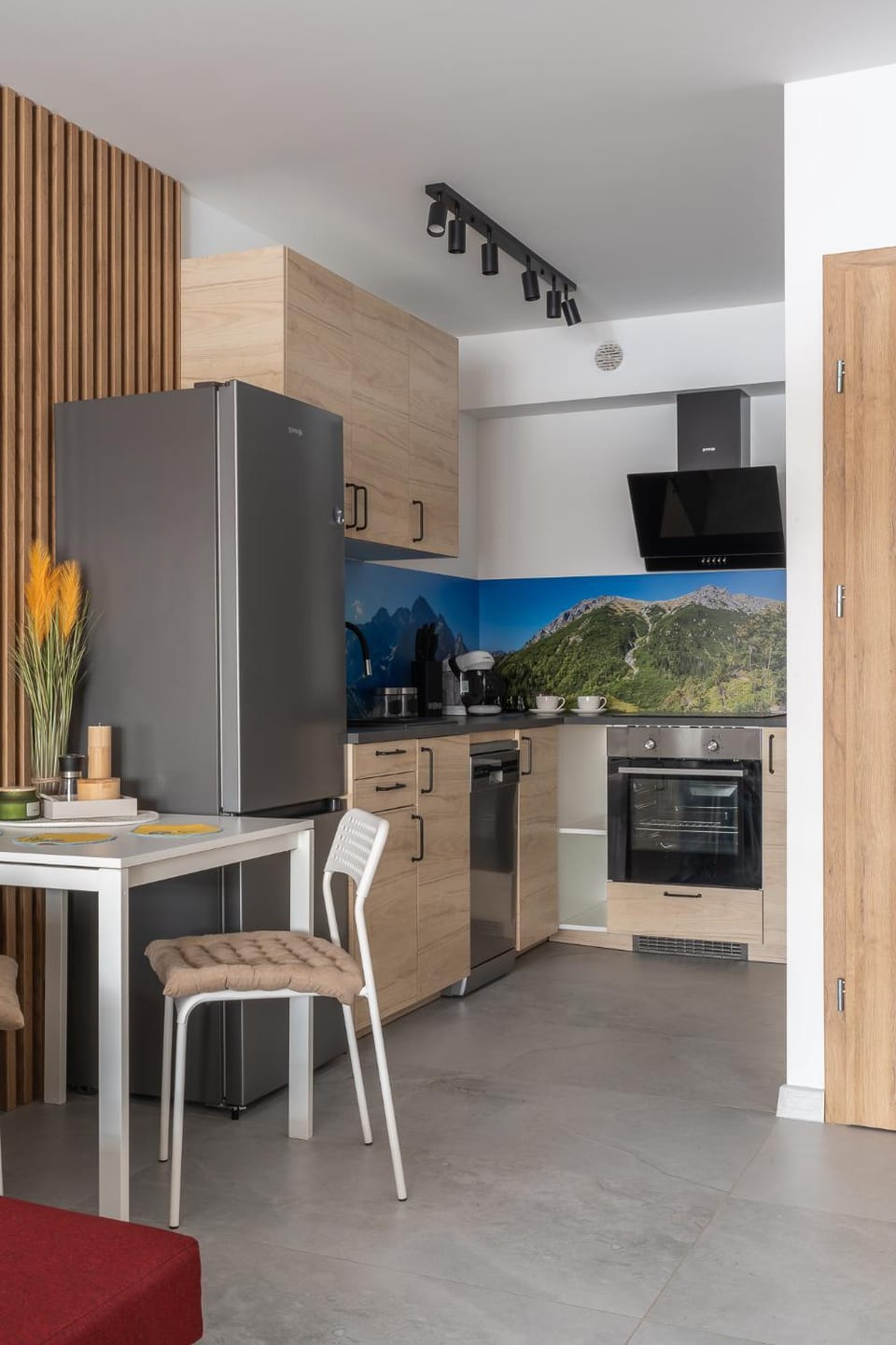 Kitchen or kitchenette, Dining area, dishwasher, oven, stove
