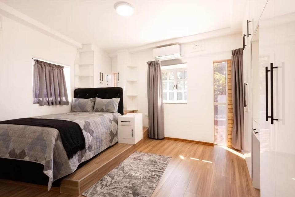 Ocean Whisper Cottage Apartment in Durban