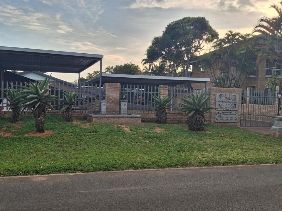 Property building, Facade/entrance, Day