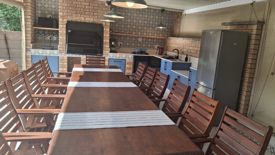 BBQ facilities, Kitchen or kitchenette, Seating area, oven