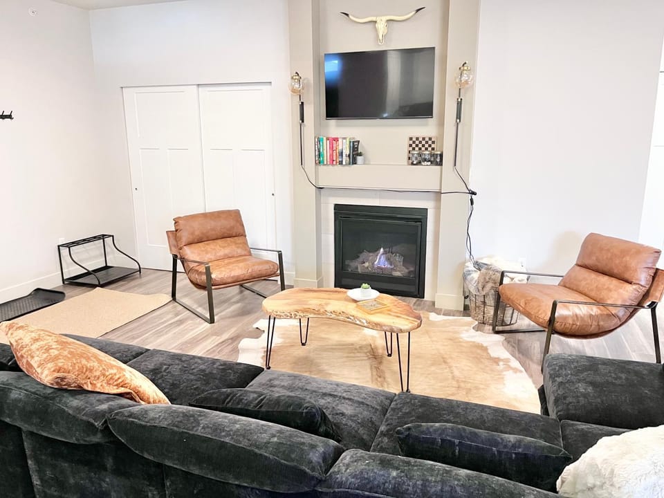 207 | Family 3BR Mountain Stay on Midway Main St Near Park City & Deer Valley Ski Resorts Chalet in Midway