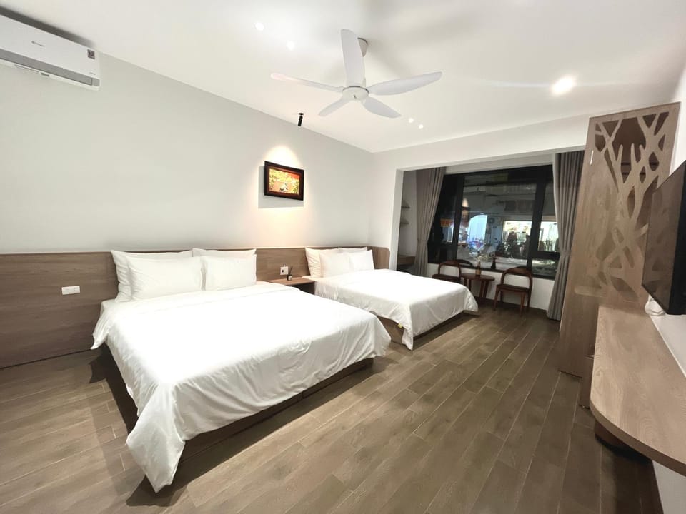 Bed, Photo of the whole room, Bedroom, air conditioner