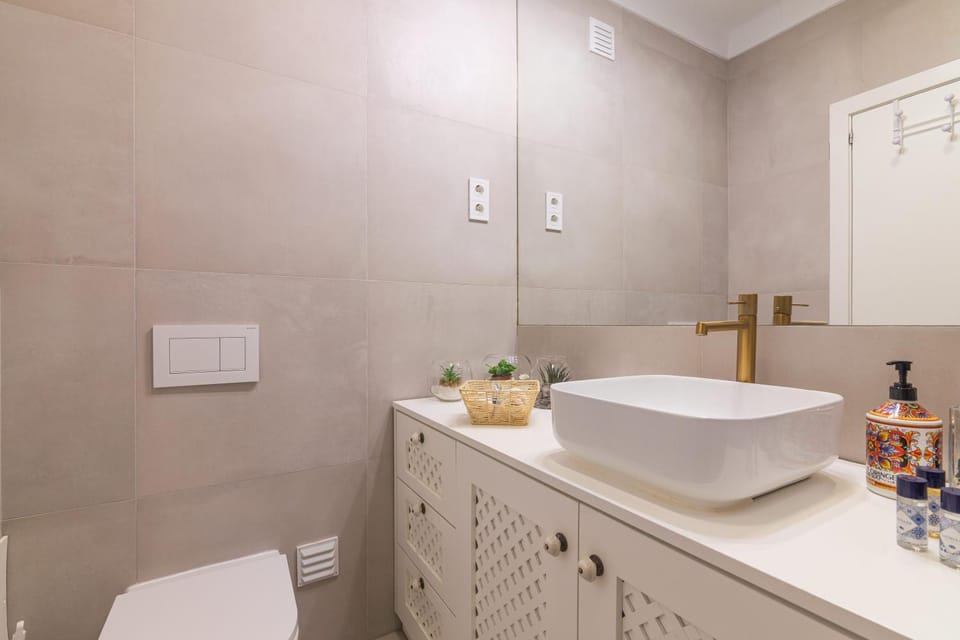 Shower, Bathroom, bidet, bidet, hair dryier
