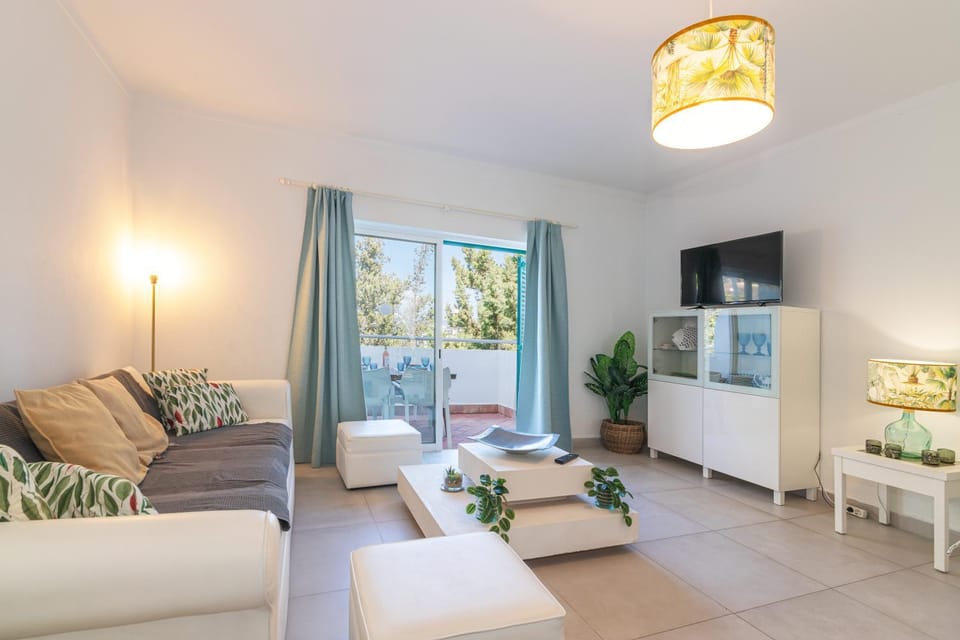 TV and multimedia, Balcony/Terrace, Living room, Seating area, Dining area