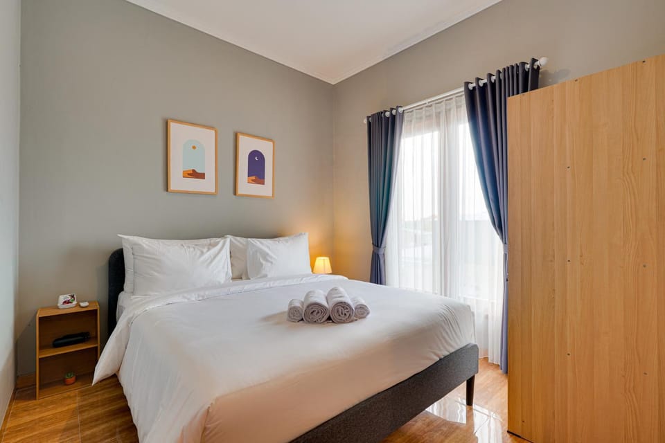 Bed, Bedroom, towels, wardrobe