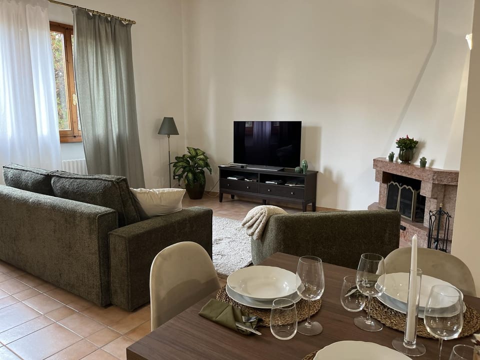 Communal lounge/ TV room, TV and multimedia, Living room, Seating area