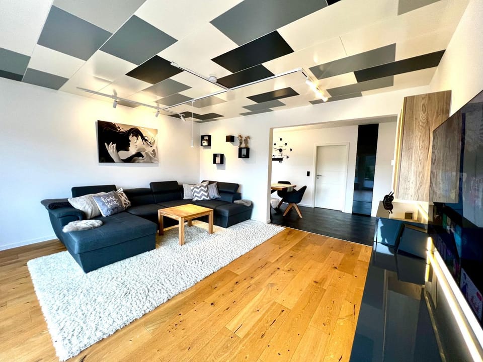 Communal lounge/ TV room, TV and multimedia, Living room, Seating area, Evening entertainment