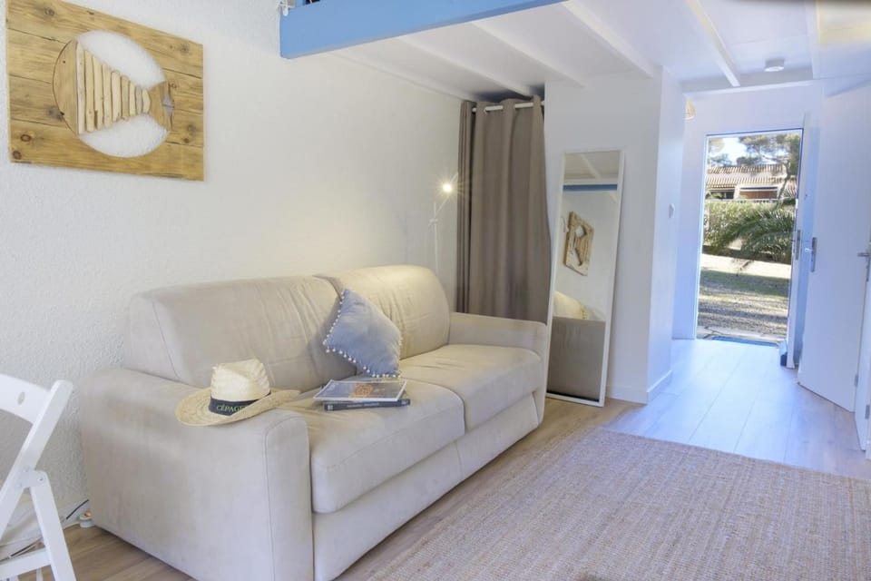 Bright studio close to the beach in Roquebrune Apartment in Roquebrune-sur-Argens