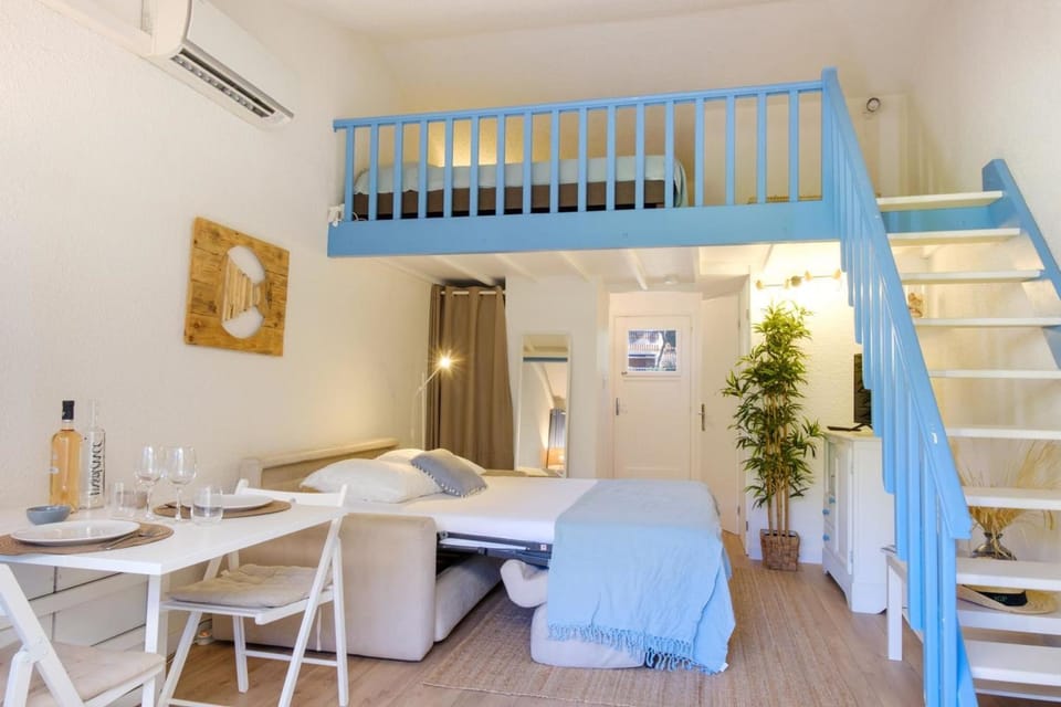 Bright studio close to the beach in Roquebrune Apartment in Roquebrune-sur-Argens