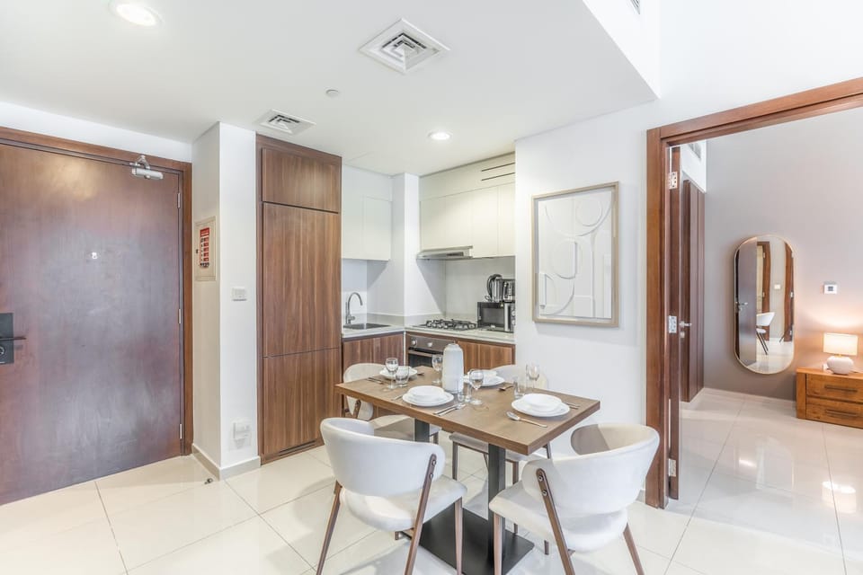 Kitchen or kitchenette, Living room, Dining area, oven