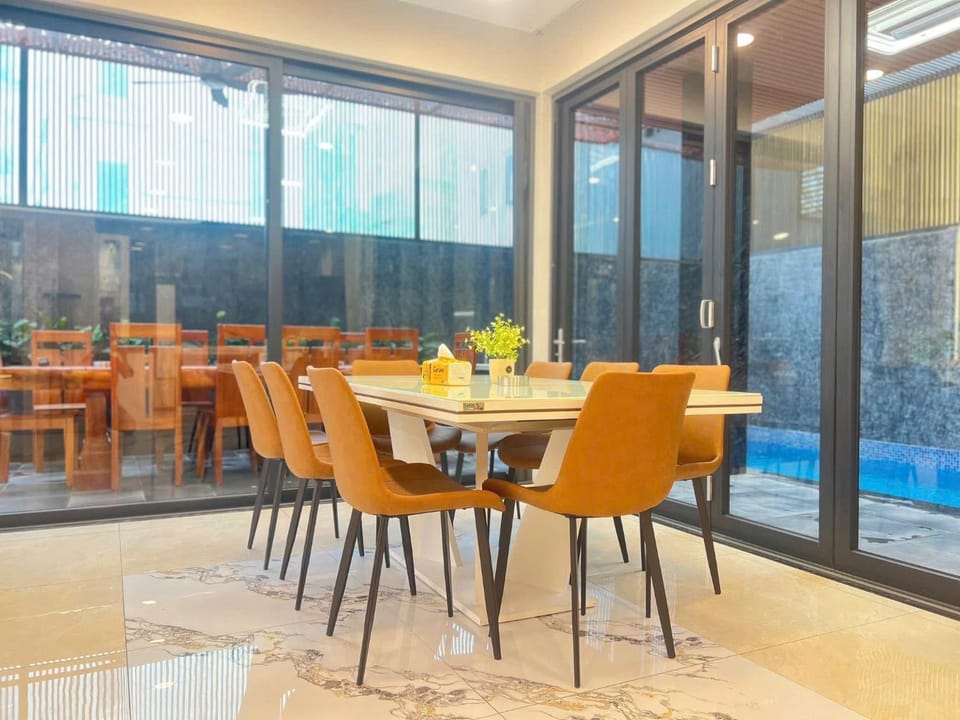 Seating area, Dining area