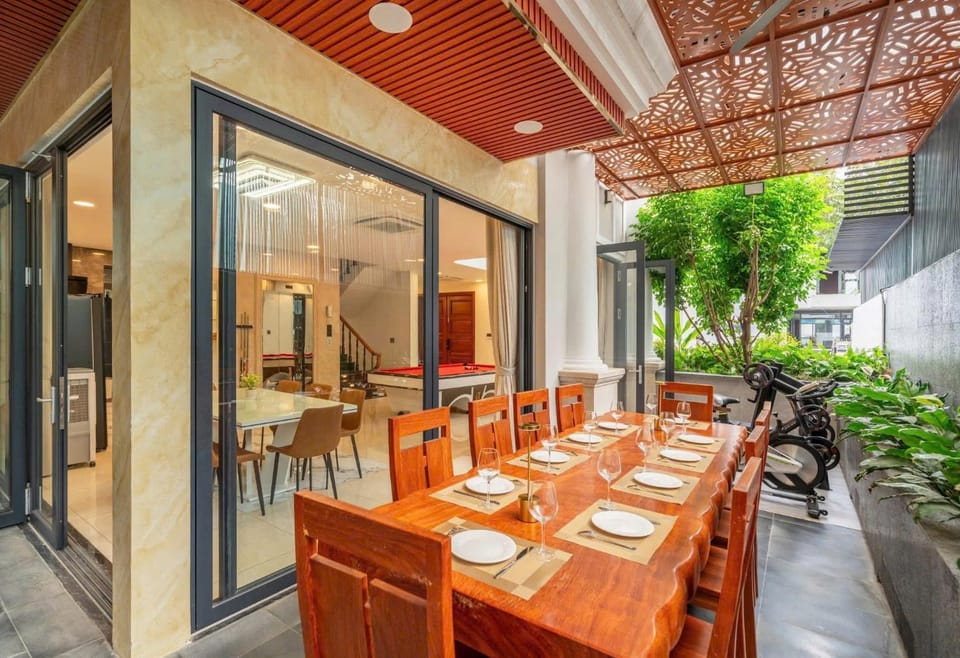 Seating area, Dining area