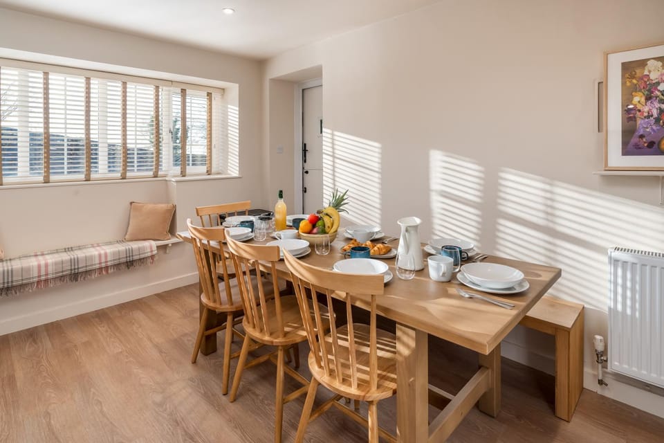 Living room, Food and drinks, Other, Seating area, Dining area