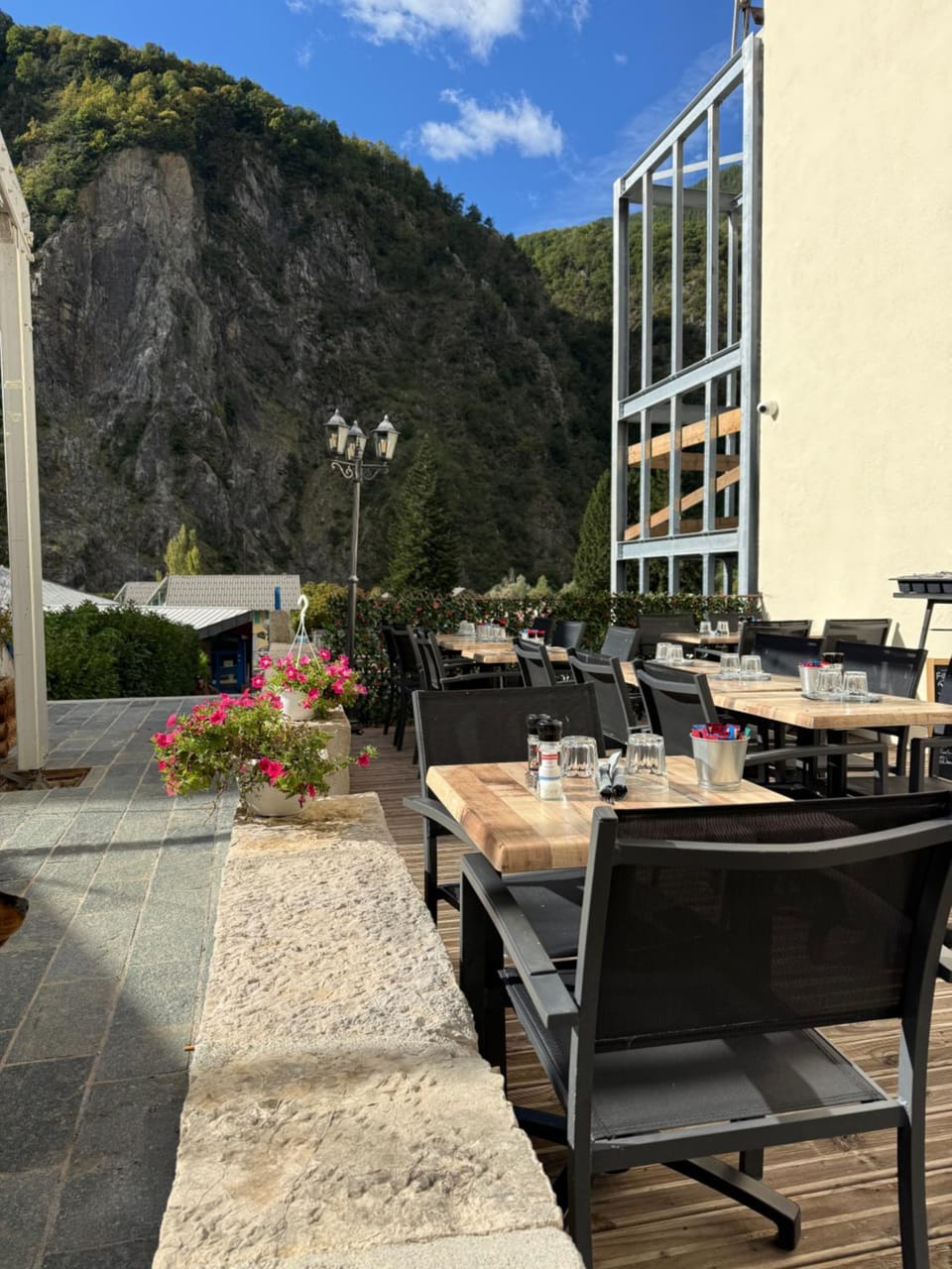 Le Touring Hôtel restaurant Hotel in Nouvelle-Aquitaine