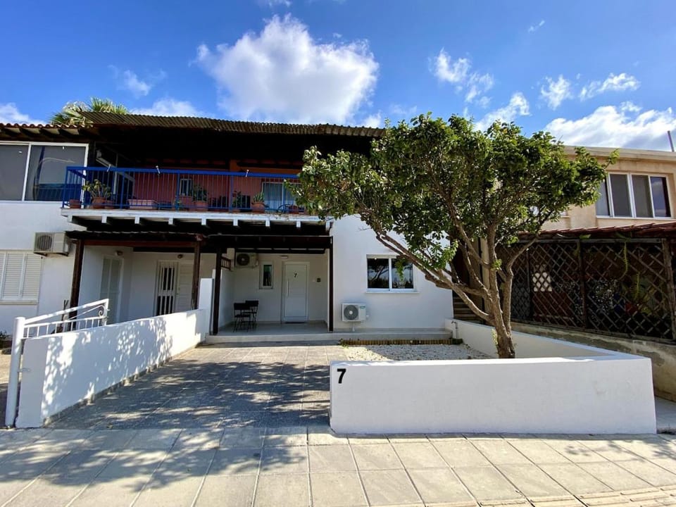 Seaside Two Bedroom Elegant Flat in Tourist Area Apartment in Paphos