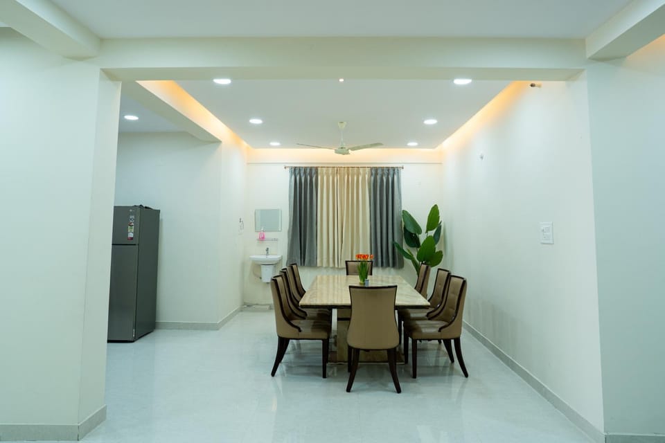 Seating area, Dining area