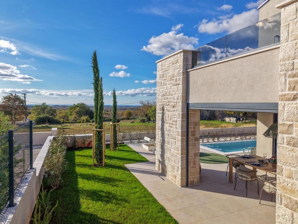 Property building, Garden view, Swimming pool, sunbed