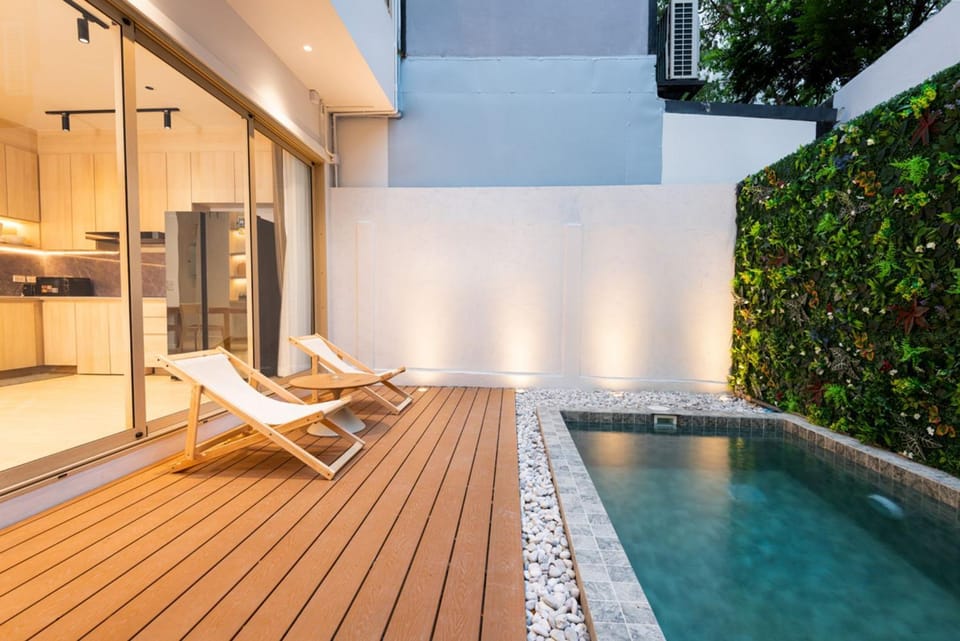 Pool view, Swimming pool, sunbed