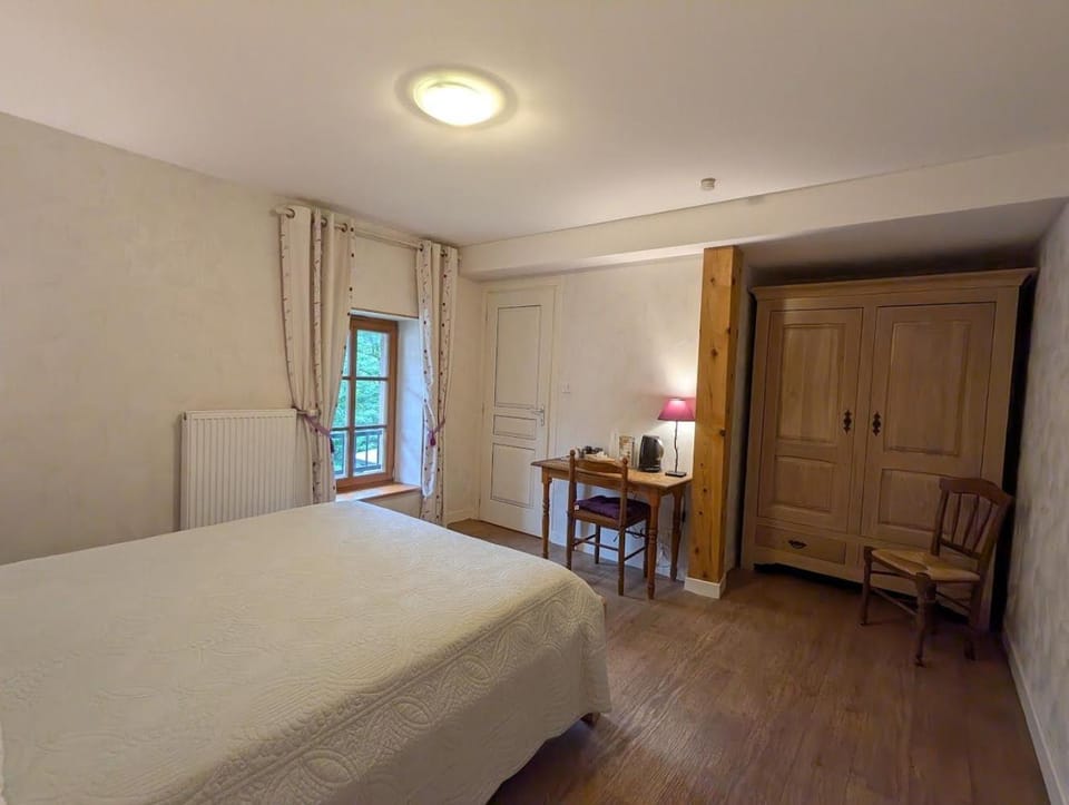 Bed, Photo of the whole room, Bedroom, wardrobe