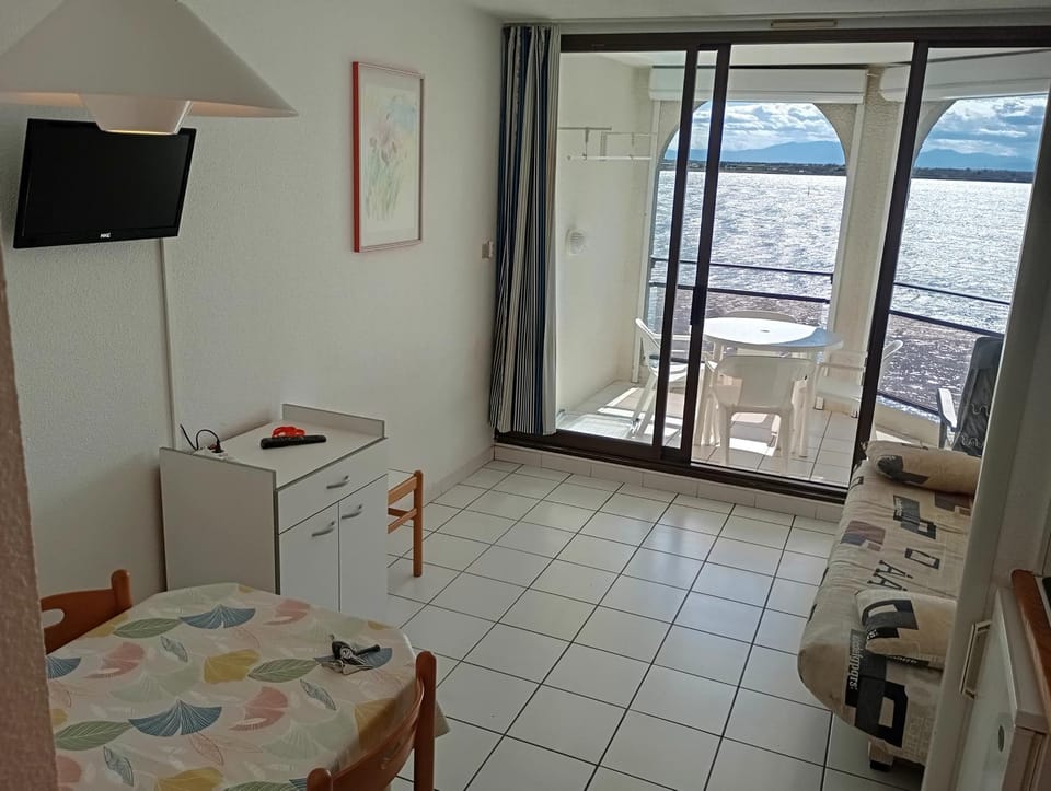 Communal lounge/ TV room, TV and multimedia, Dining area, Bedroom