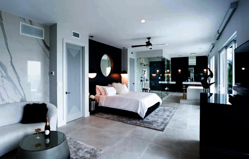 Bed, Bathroom, TV and multimedia, Photo of the whole room, Bedroom