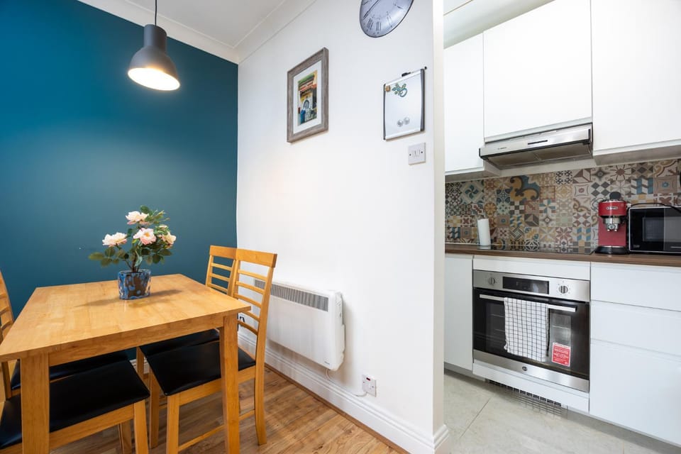 Dining area, kitchen