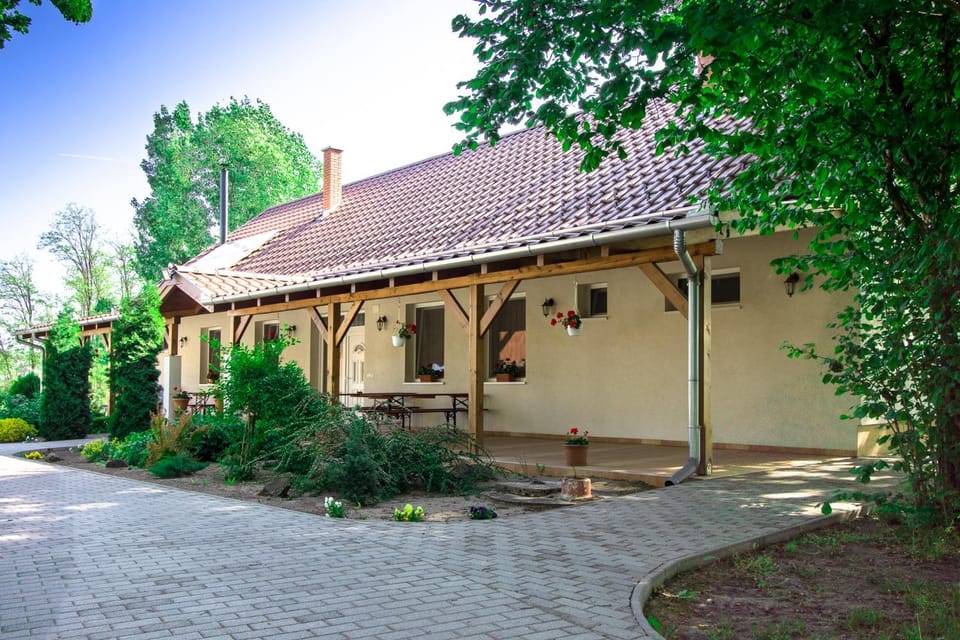Property building, Garden, Balcony/Terrace