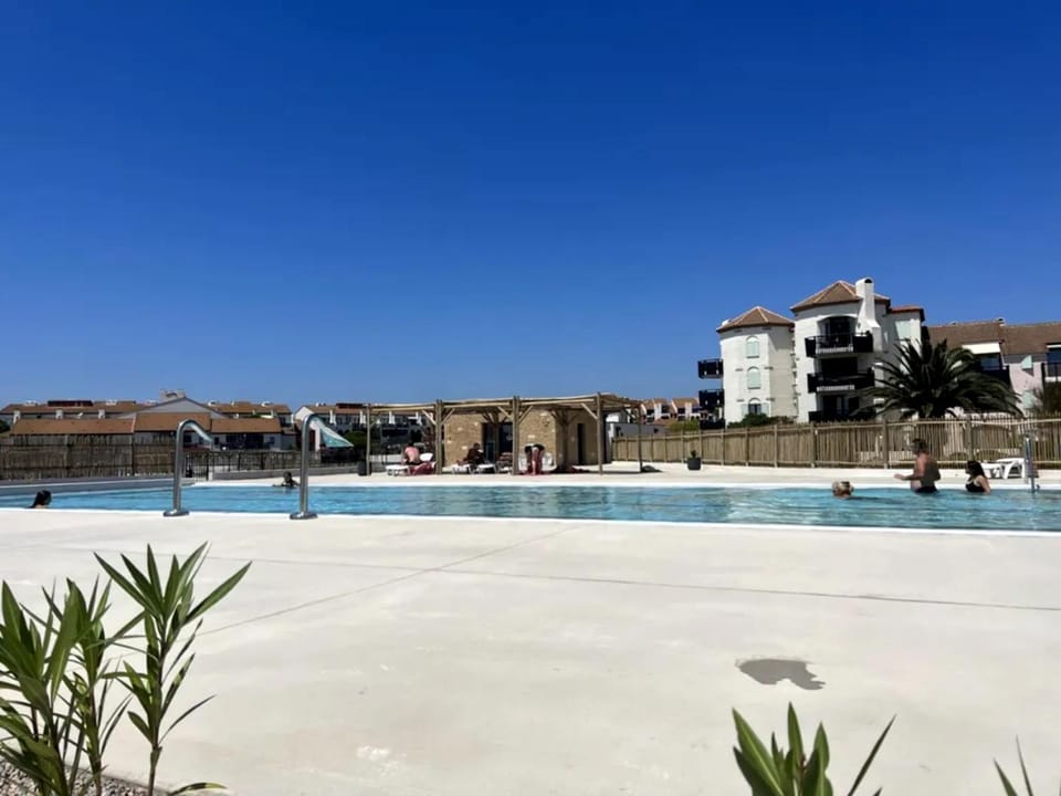 Day, Pool view, Swimming pool, sunbed