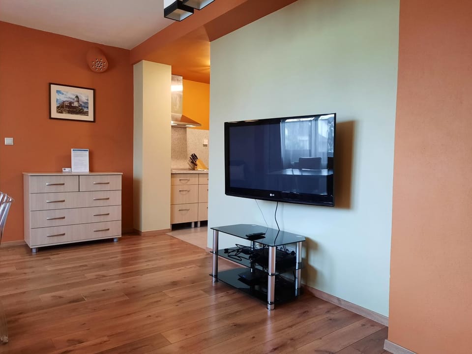 TV and multimedia, Kitchen or kitchenette, Living room